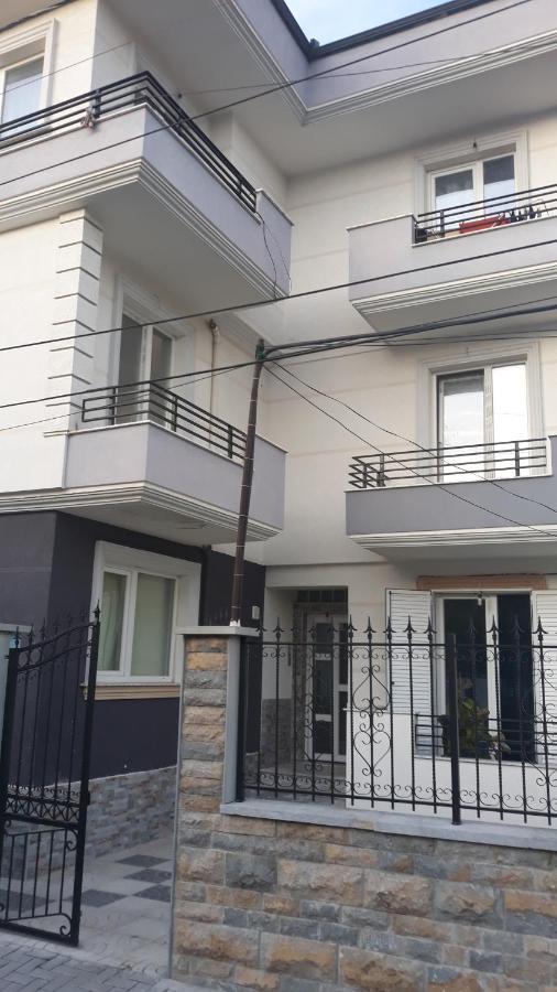 Odise'S Suite Korce Buitenkant foto